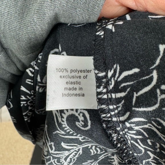 Lane Bryant Black Floral Print Split Neck 3/4 Sleeve Boho Top Size 20 - Picture 7 of 7